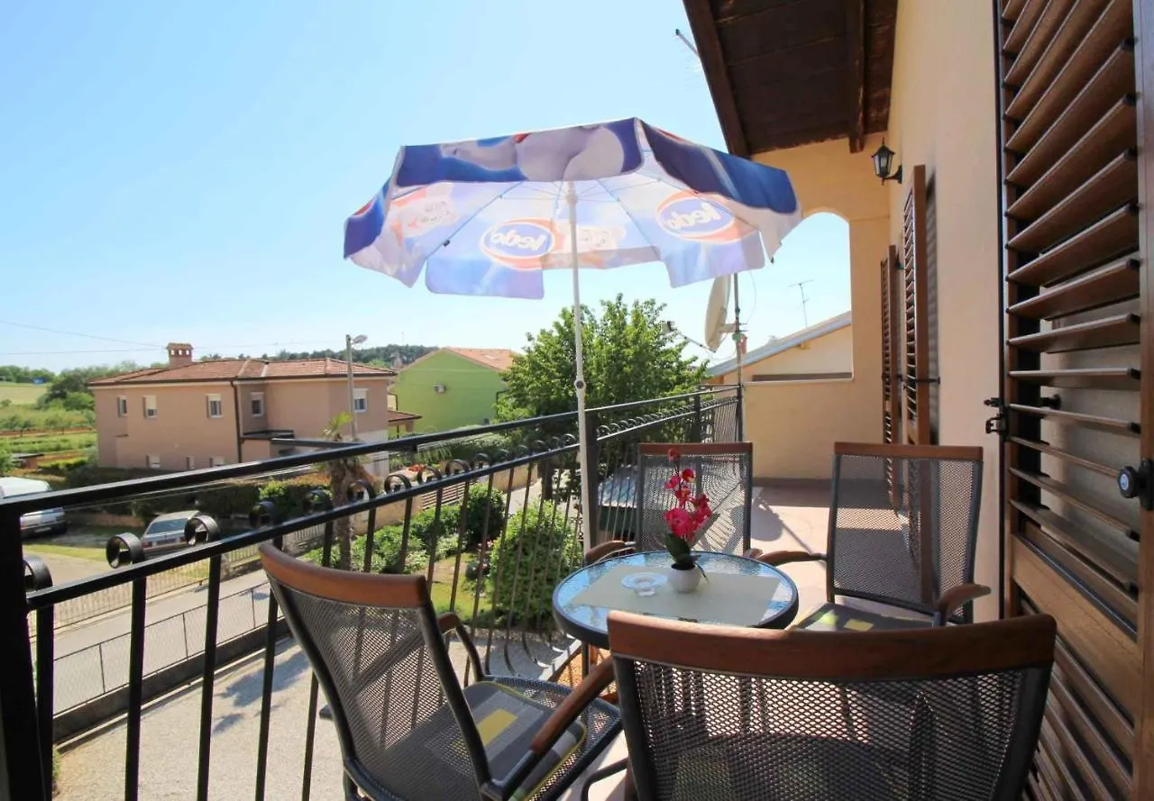 Apartment In Porec/Istrien 10031  ポレッチ